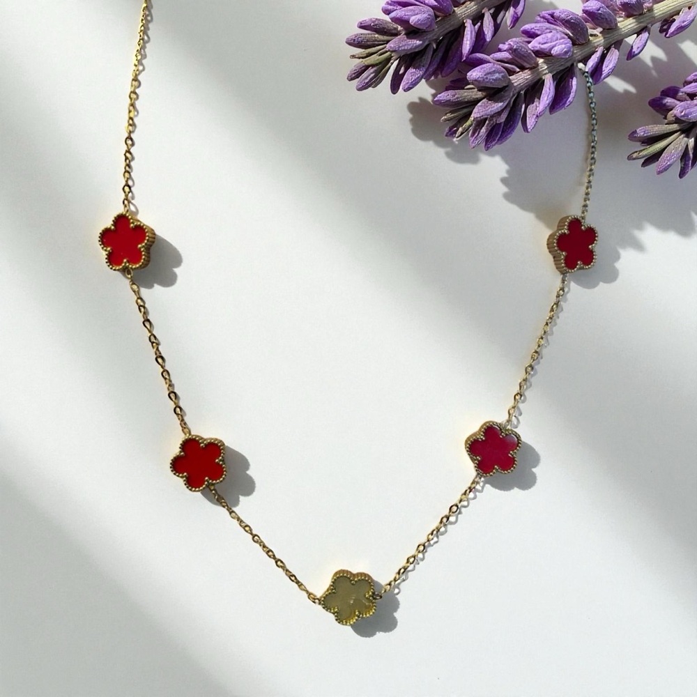 Chic Gold and Red Clover Necklace